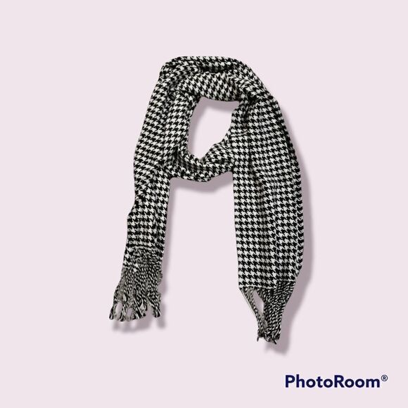 Cashmere feel 100% acrylic black white scarf - Picture 2 of 3